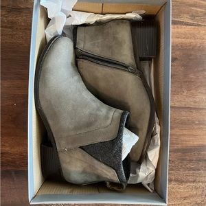 VIONIC Joslyn Ankle Boots Womens Sz 7.5 Gray Leather Weather Resistant